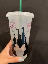 No te pierdas este artículo de mi tienda de #etsy: Disney Castle Starbucks Cup Personalized Starbucks Cup Etsy Disney Starbucks Personalized Starbucks Cup Starbucks Cups