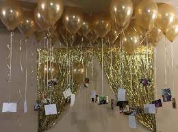 30 balloons decor