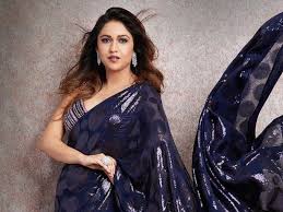 navy blue saree her sibling reacts