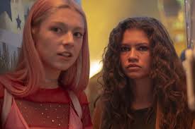 Jules's (hunter schafer) makeup is always colorful with lots of eyeliner worn in unexpected places. Hbo Euphoria Best Eye Makeup Beauty Looks Hypebae