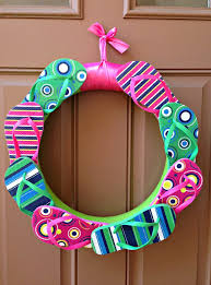 I've recently seen some clever wreaths floating around the internet made out of flip flops. How To Make A Flip Flop Wreath 14 Diy Tutorials Guide Patterns