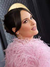 kacey musgraves s grammys dress is pink