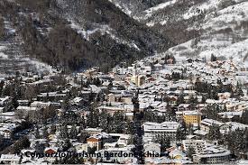 Bardonecchia is a sizable town with a pretty good sized ski area. Inverno A Bardonecchia Consorzio Turismo Bardonecchia