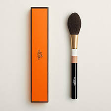 powder makeup brush