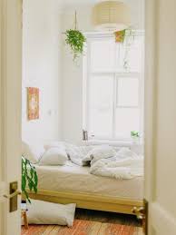 La scelta dei colori della camera da letto, secondo il feng sui, non deve essere casuale ma risultare adeguata alla stanza. Feng Shui In Camera Da Letto Dormire In Armonia Westwing