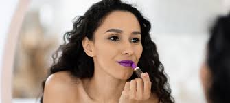 how to wear purple lipstick the best