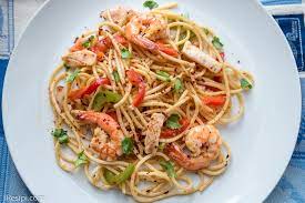Ikuti resep spaghetti aglio olio ini jika ingin menyajikan hidangan yang lezat dan mudah untuk keluarga moms. Resepi Spaghetti Aglio Olio