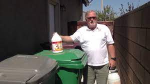 How to remove odors from trash cans - YouTube