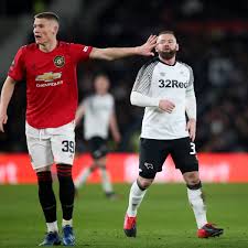 Последние твиты от scott mctominay (@mctominay10). Wayne Rooney Fights Scott Mctominay S Corner As Manchester United Hero Helps The Next Generation Daily Record