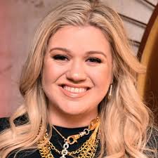 kelly clarkson rocks sparkling gown as