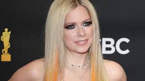 avril lavigne breaks the internet with