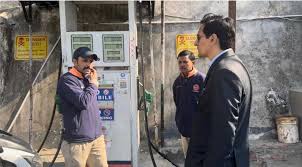 (Commissioner Deepak Rawat raided Petrol Pump) बड़ी खबर(उत्तराखंड)पेट्रोल पंप की शिकायत ईमेल से आयुक्त की कारवाई।। -  Uttarakhand City News
