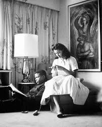 Sidney poitier was married to juanita hardy from 1950 to 1965, and together they had four children: Dominique Revue On Twitter Sidney Poitier And First Wife Juanita Hardy At Home 1959 Photographed By Gordon Parks