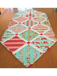This paper table runner comes on a roll so you can roll it out to the length of your dining table or display table. Slice Of Cake Table Runner Quilt Pattern Quilted Table Runners Patterns Table Topper Patterns Quilt Patterns