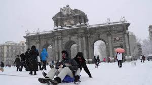 People walk through heavy snow in #madrid on january 9, a day after snowstorms caused chaos the snow blocked roads, particularly in the centre of the country, with madrid seeing its heaviest. Heavy Snowfall In Spain 3 Die In The Heavy Snowfall In Madrid