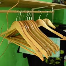Cara membuat rak dan gantungan baju dengan pipa pvc. Gantungan Baju Kayu Green Mommy Shop