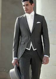 Denn obwohl jeder hochzeitsanzug seinen eigenen individuellen stil hat, gibt es beim schnitt doch einige übereinstimmungen. Suits For The Groom Current Wedding Fashion For Men