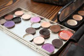 how to make a travel size makeup palette