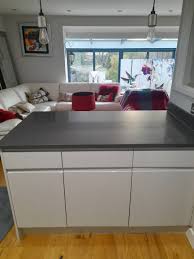 modern gloss grey howdens kitchen