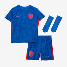 Red returned to the england pallette after the experiments of the previous kits. Football Replica England