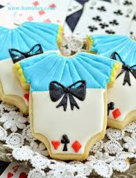 Baby baking baking tips cake creations icing kids recipe wedding. Alice In Wonderland Onesie Cookies Piping Bows On Cookies Tutorial Haniela S Recipes Cookie Cake Decorating Tutorials