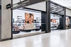 sephora opens 1st retail in a
