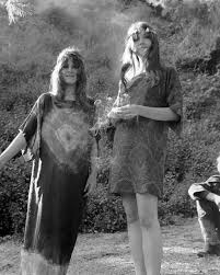 hippie fashion from the late 1960s to