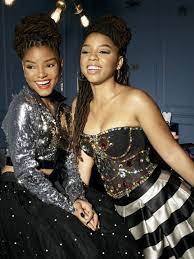 Retrieved from freeform.com chloe x halle bailey roll out their debut ep sugar symphony combined by forces equal to their sibling dna: Grown Ish Bild Chloe Bailey Halle Bailey 5 Von 69 Filmstarts De
