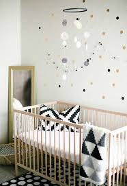 Um quarto de bebê preto e branco é supermoderno. Quarto De Bebe Preto E Branco John Boykin