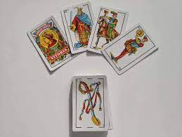 Este juego de cartas se juega con la baraja española, entre dos o cuatro personas. 5 Solitarios Con Cartas Espanolas Para Entretenerte Sin Tecnologias Mujeres Y Madres Magazine