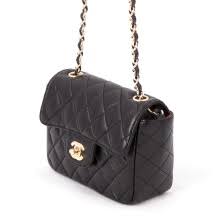 Черна дизайнерска чанта със златисти капси. Ø§ÙØ¬ÙØ¯ Ø§Ø§ÙÙÙØ±Ø¨Ù Ø£Ù ÙØ®Ø±Ø¬ Chanti Shanel 2018 Arabescka Com