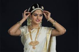 traditional indian makeup with saree
