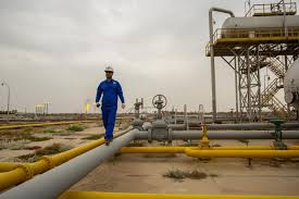 انخفاض حاد في إيرادات العراق النفطية وتحديات اقتصادية تلوح في الأفق |  اندبندنت عربية