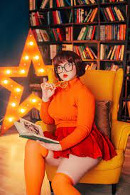 My Velma Dinkley cosplay ❤️❤️❤️ : r/pics