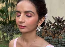 pink monochromatic makeup saree look
