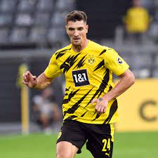 In 2016, meunier was signed by psg for a 4 year spell for a transfer fee of 7 million euros. Thomas Meunier Alle Infos Zum Rechtsverteidiger Von Borussia Dortmund Karriere Stationen Erfolge Fussball