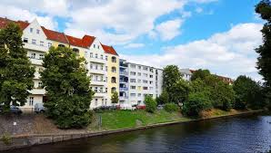 Wer in berlin eine wohnung braucht, ist bei den landeseigenen gut aufgehoben. Wohnung In Berlin Neukolln Kiehlufer 65 43 Immobilieninvestitionen In Berlin Sweet Home