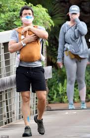Everything we know about katy perry & orlando bloom's wedding. Katy Perry On A Power Walk While Fiance Orlando Bloom Holds Baby Daily Mail Online