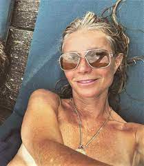 Gwyneth selfie sunbathing topless in Italy from her IG week of 626 : r GwynethPaltrow