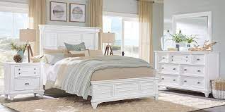 Elevate your bedroom with the contemporary stylings of the clarissa collection. Hilton Head White 5 Pc Queen Panel Bedroom Rooms To Go