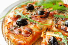 pizza au jambon olives noires et