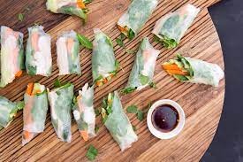 en rice paper rolls with chilli