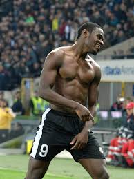 Join the discussion or compare with others! Colombian Soccer Player Duvan Zapata Shirtless Leaving The Soccer Field Soccer Players Shirtless Shirtless Actors