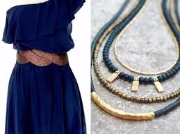 which color jewelry goes with dark blue