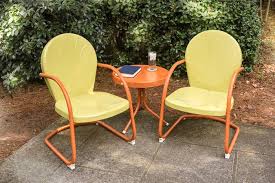 spray paint outdoor chairs with a