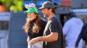 Aaron rodgers and shailene woodley's cutest pictures include dates to disney world and the kentucky derby. Shailene Woodley Aaron Rodgers Leftoye