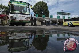 Persyaratan masuk supir bus trans semarang. Bus Trans Semarang Tabrak Warung Dekat Unnes Antara News