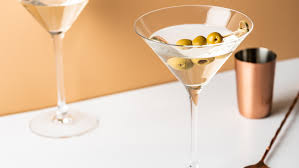 the 15 dos and don ts of ordering a martini
