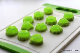 Agar agar is a derived from an algae and is often used as a substitute for gelatin. Ph Bakes And Cooks Agar Agar Santan Pandan Pandan Coconut Milk Jelly