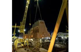 Its armament will include one 32 cells, one 64 cell. Ingalls Shipbuilding Lifts 320 Ton Aft Deckhouse Onto Guided Missile Destroyer Jack H Lucas Ddg 125 Armscom Net